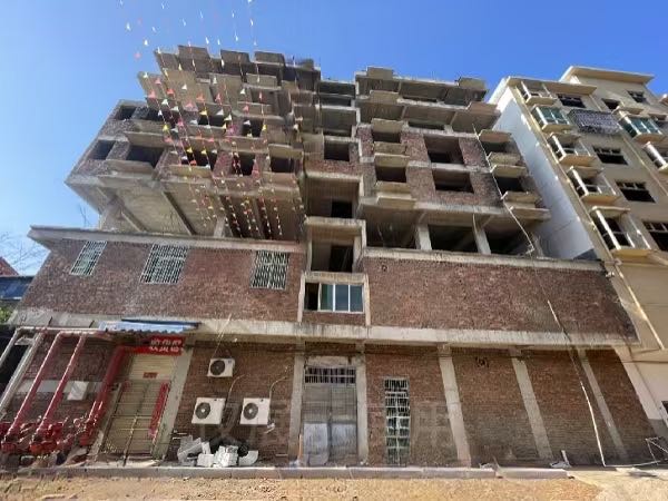 宁都县某新建房屋楼板开裂及下沉原因司法鉴定项目