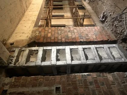 建筑加固方案:外包型钢托换节点