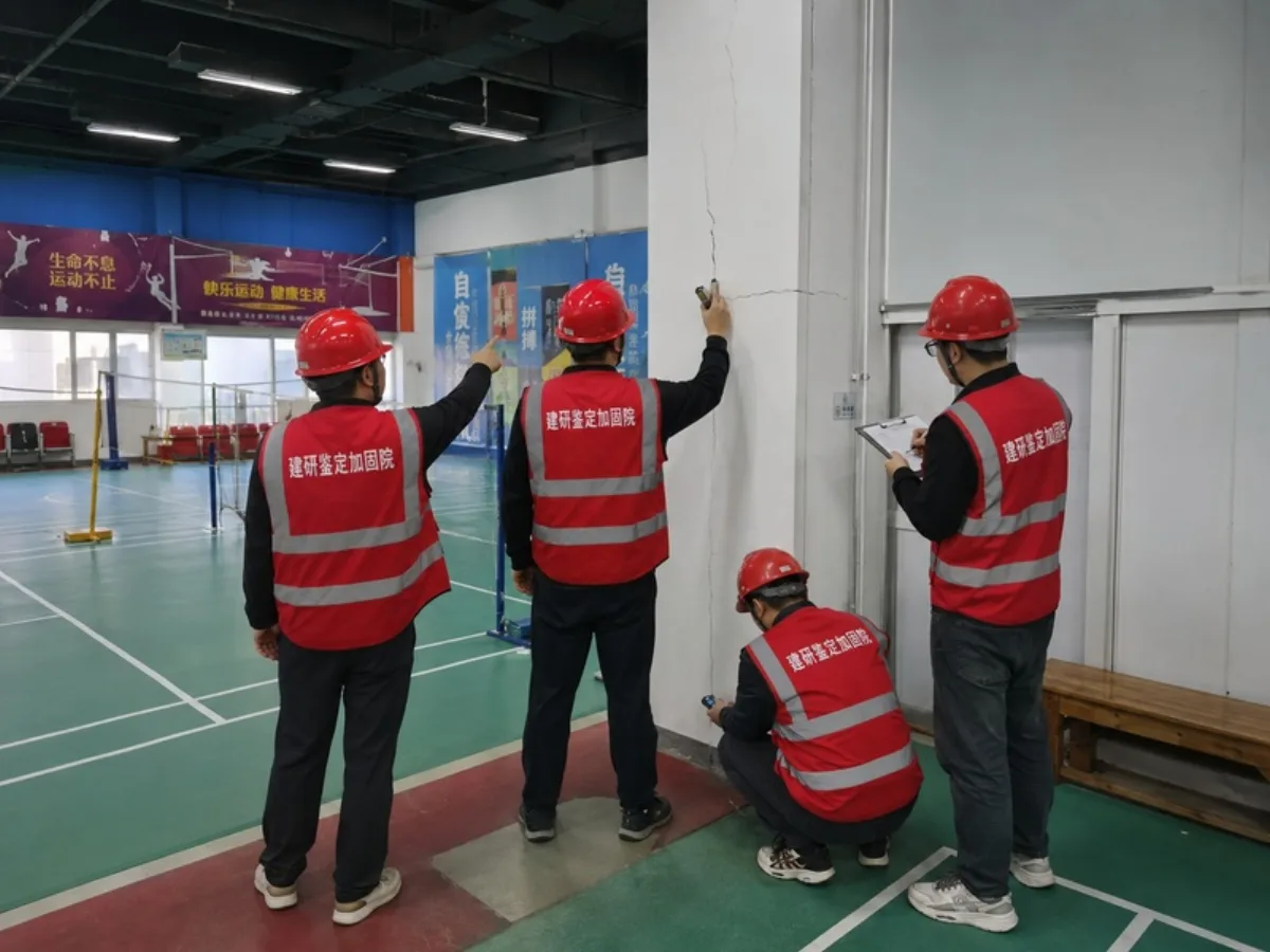 建筑抗震鉴定:公共场馆结构检查现场
