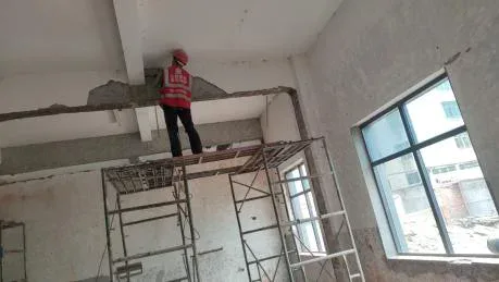 建筑梁底结构构件现场检查作业