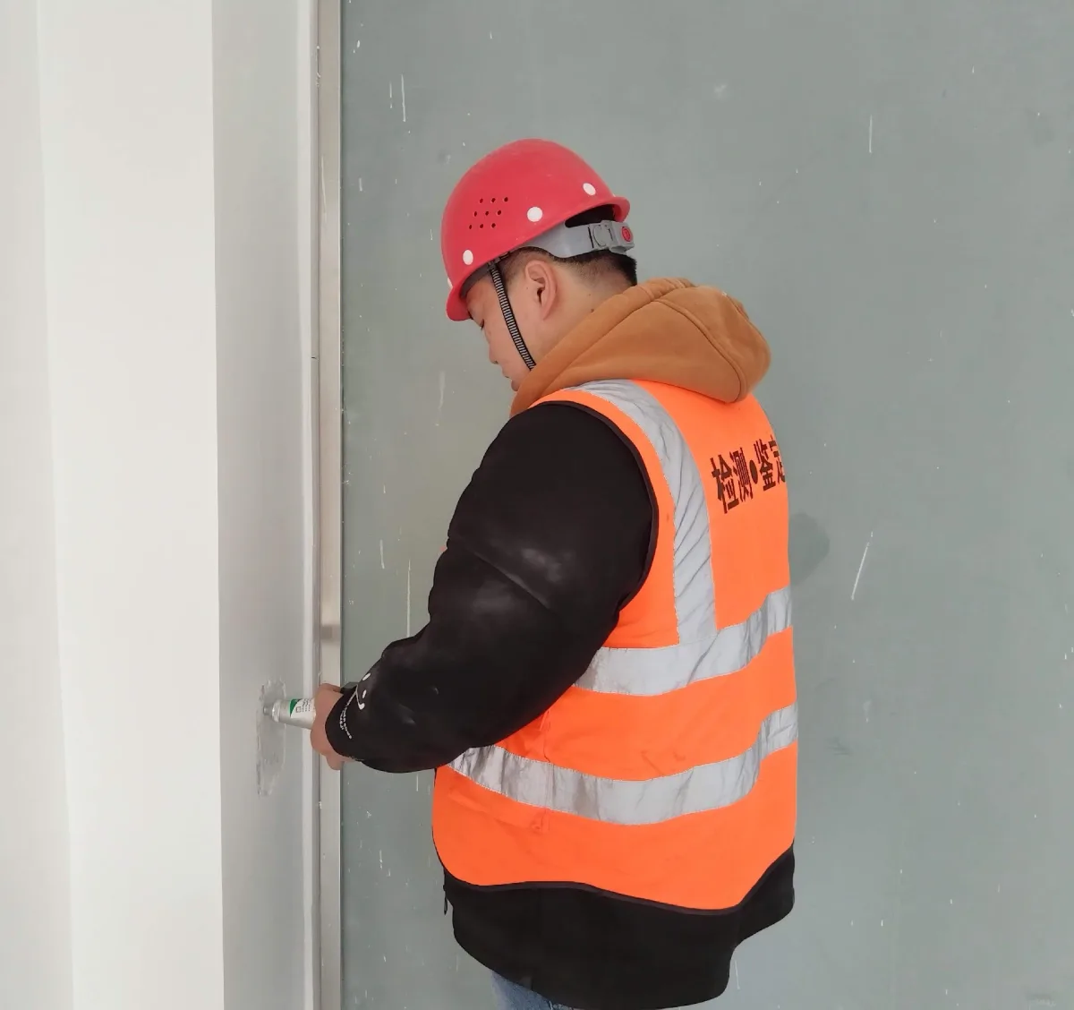 图书馆藏书荷载偏大时，图书馆房屋安全鉴定怎么核算楼面承重相关现场图