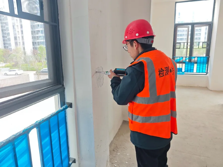 图书馆藏书荷载偏大时，图书馆房屋安全鉴定怎么核算楼面承重相关现场图
