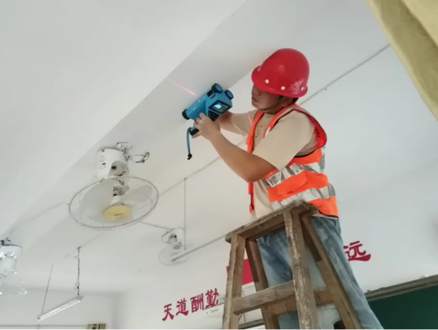 灾后危房检测：室内顶板构件检查