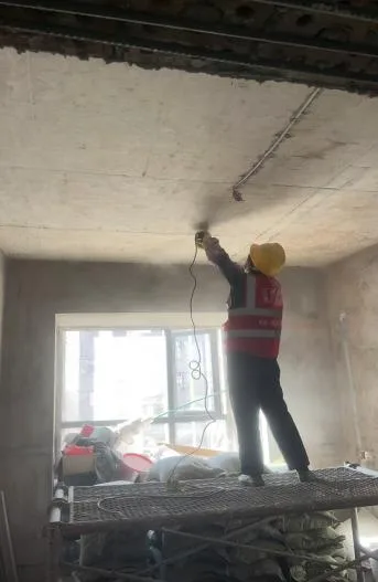 于都县某小区楼板结构加固工程 现场施工实景4